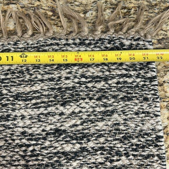 Made In India Wool Blend Fringe Trim Neutral Rug 21.5 x 36.5 - Picture 5 of 5